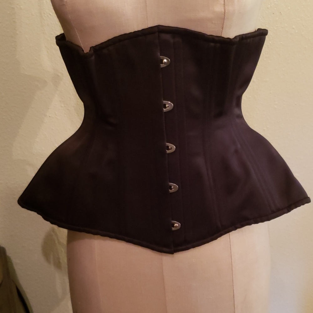 GORGEOUS MORTICIA EXTREME CORSET